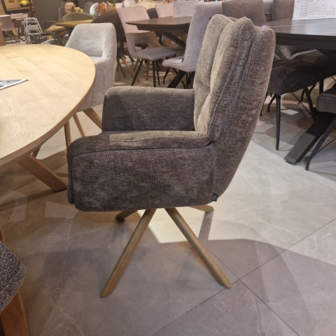 [na zamówienie] Fotel obrotowy JUNA z funkcją relax, tkanina Livigno chenille brązowy, rama dąb naturalny