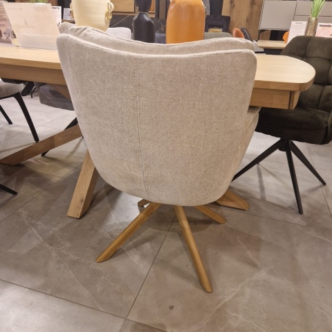 [na zamówienie] Fotel obrotowy JUNA z funkcją relax, tkanina Livigno chenille kremowy, rama dąb naturalny